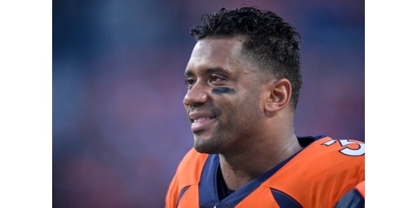 Russell Wilson obtient la prolongation des Broncos de Denver Russell Wilson obtient la prolongation des Broncos de Denver